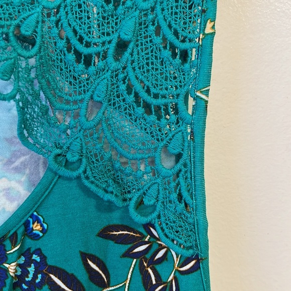 Daniel Rainn women’s 3x Sleeveless Green Blouse Crochet Trim Floral Print NWT - Picture 7 of 8
